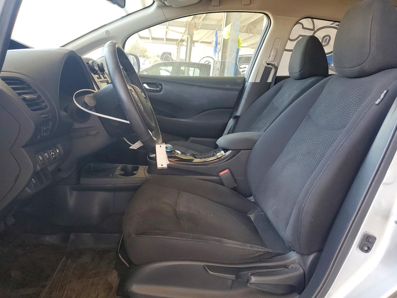 2016 NISSAN LEAF