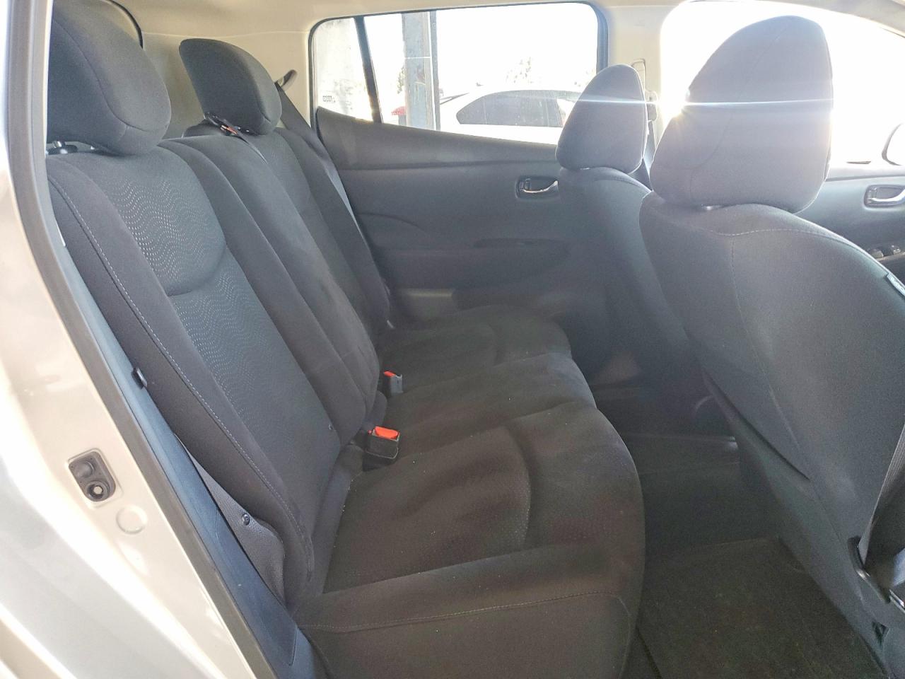 2016 NISSAN LEAF