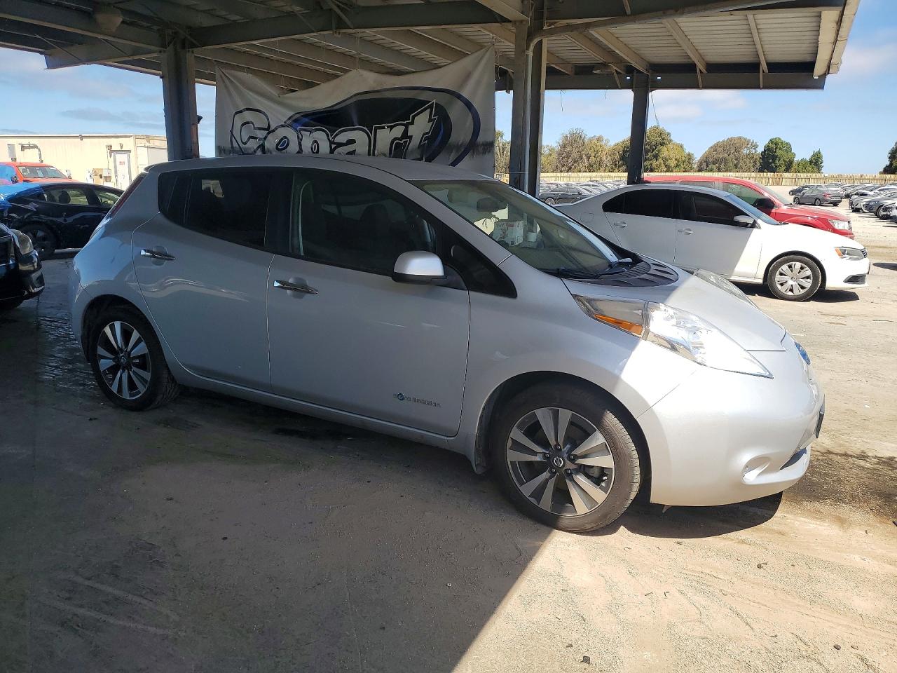 2016 NISSAN LEAF