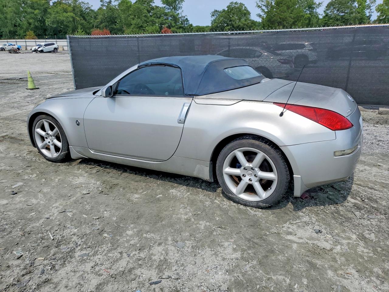 2004 NISSAN 350Z