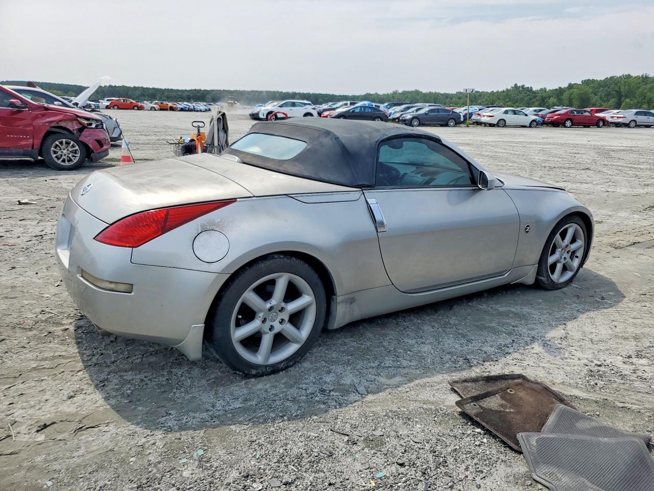 2004 NISSAN 350Z