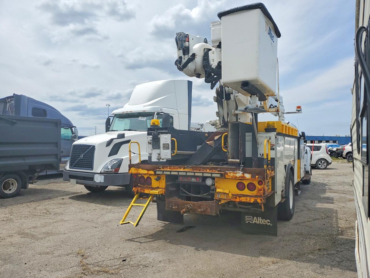 2012 FORD F750
