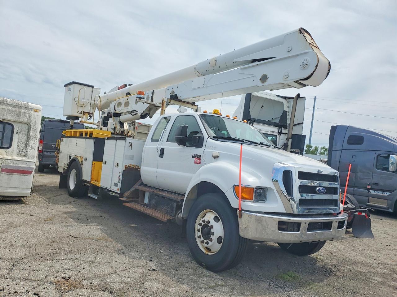 2012 FORD F750