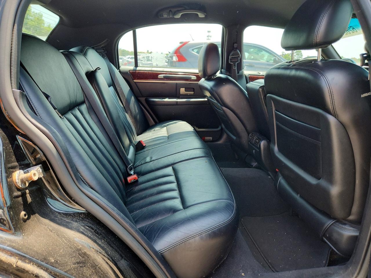 2004 LINCOLN TOWNCAR