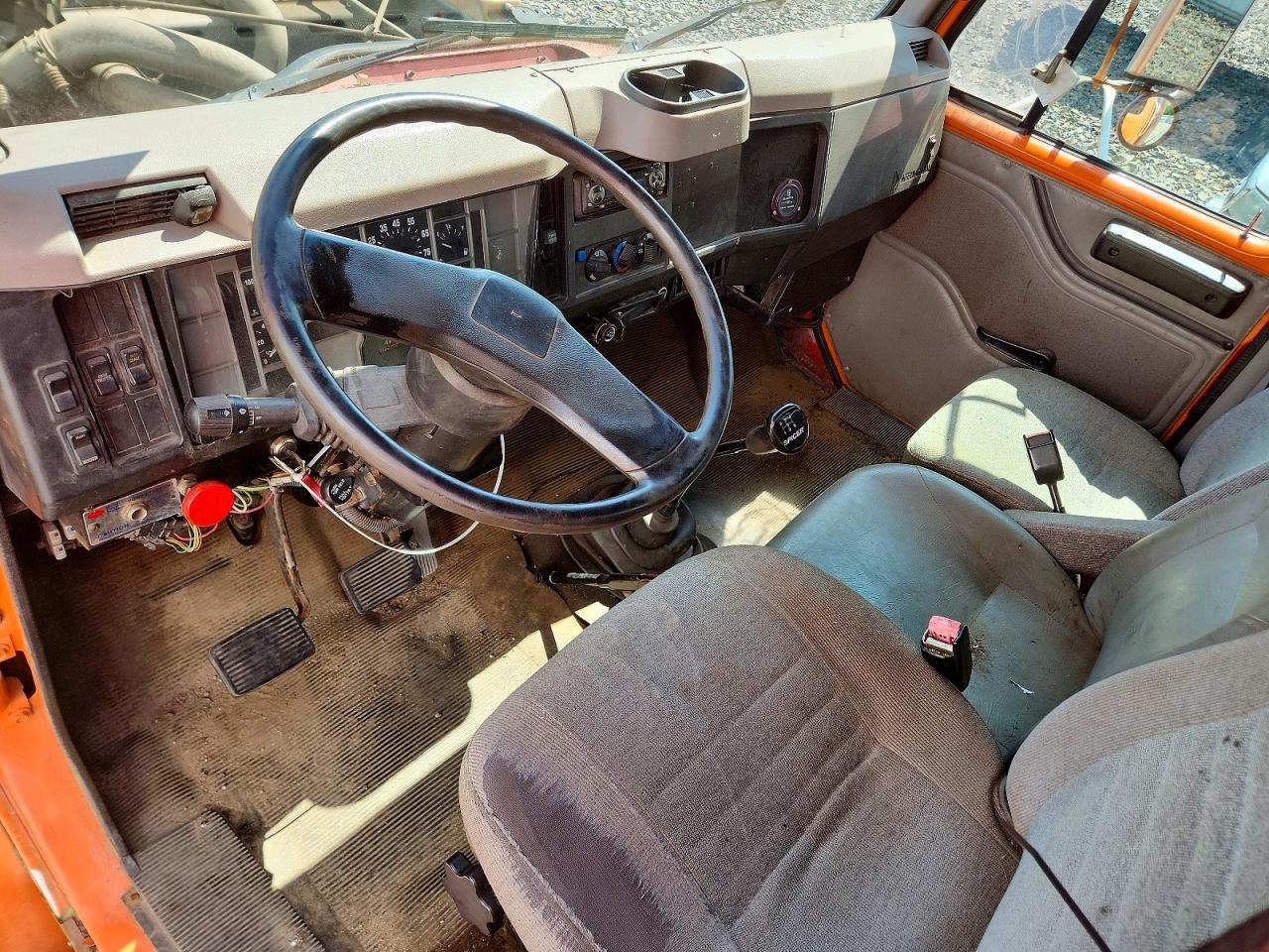 1998 INTERNATIONAL 4000 SERIE
