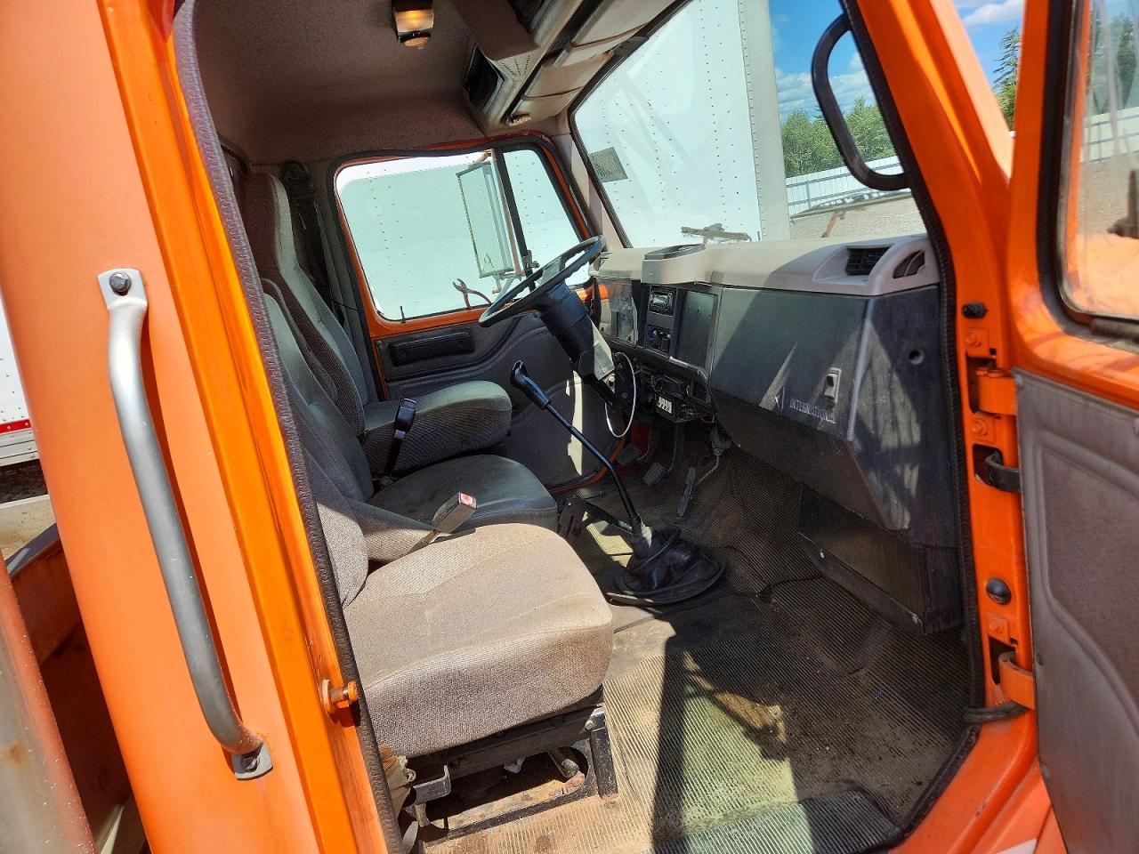 1998 INTERNATIONAL 4000 SERIE