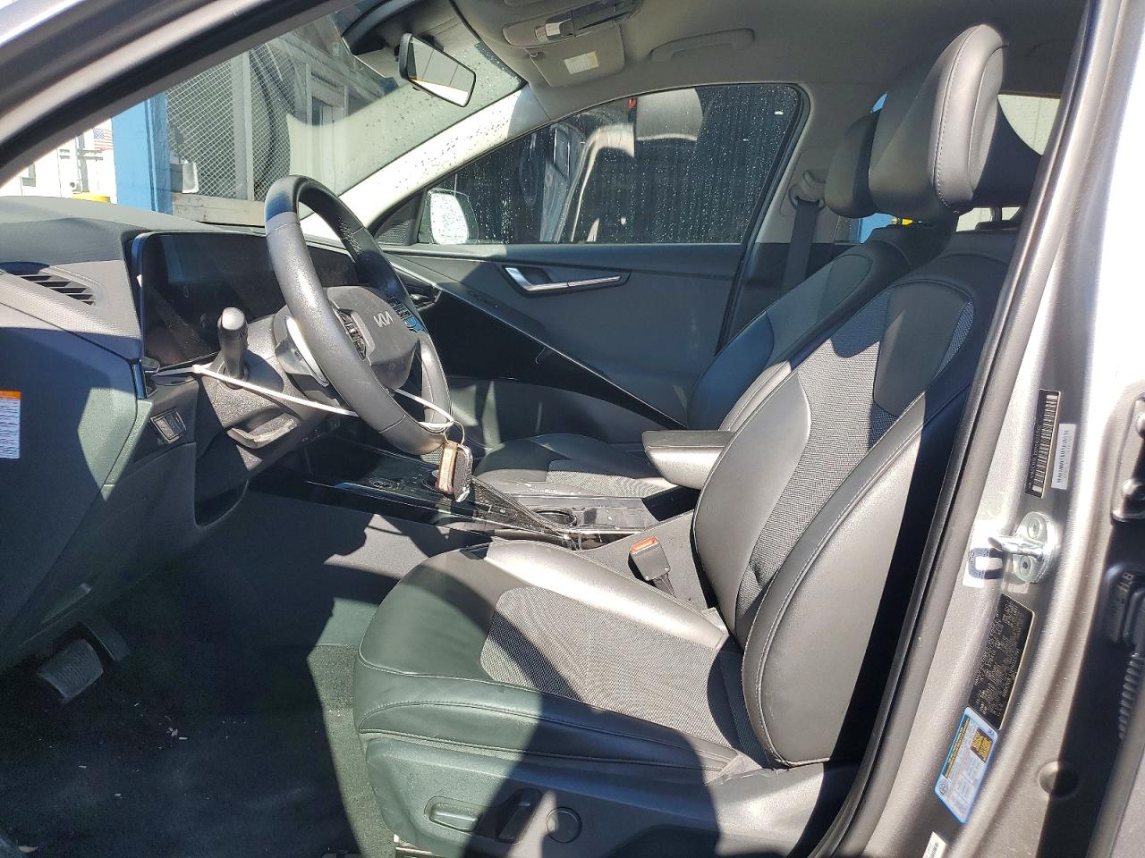 2023 KIA NIRO