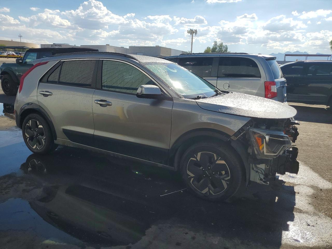 2023 KIA NIRO