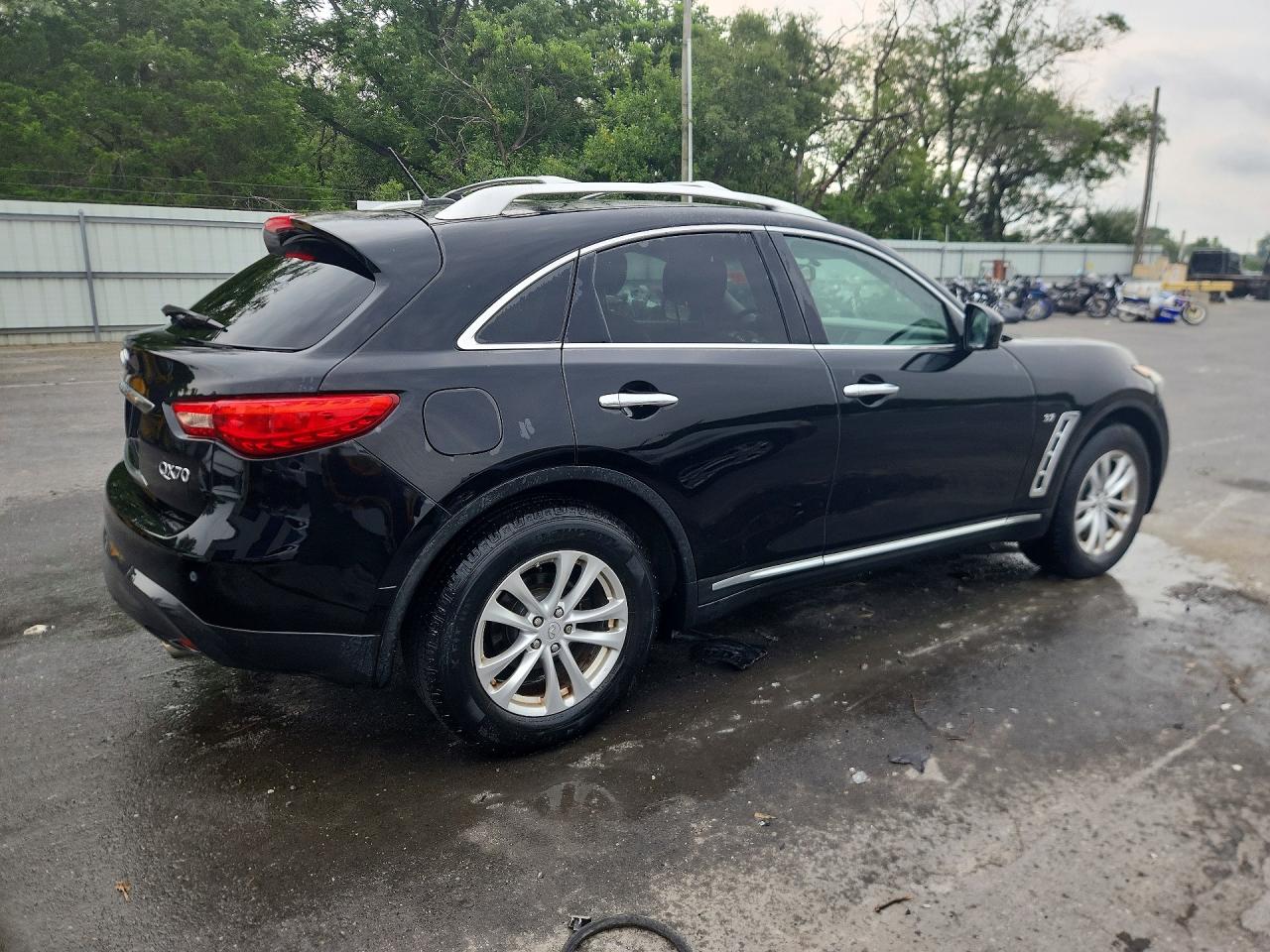 2016 INFINITI QX70