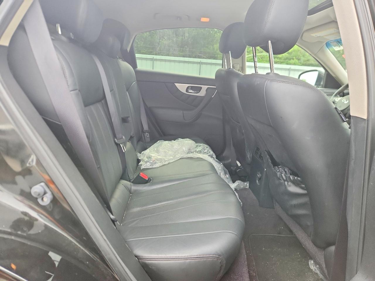 2016 INFINITI QX70