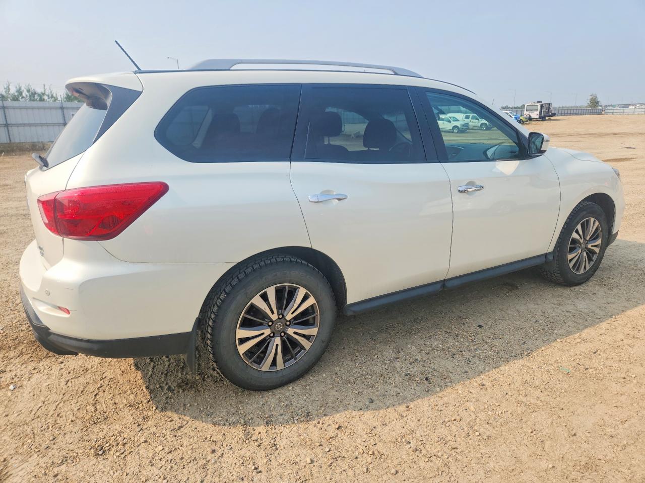 2017 NISSAN PATHFINDER