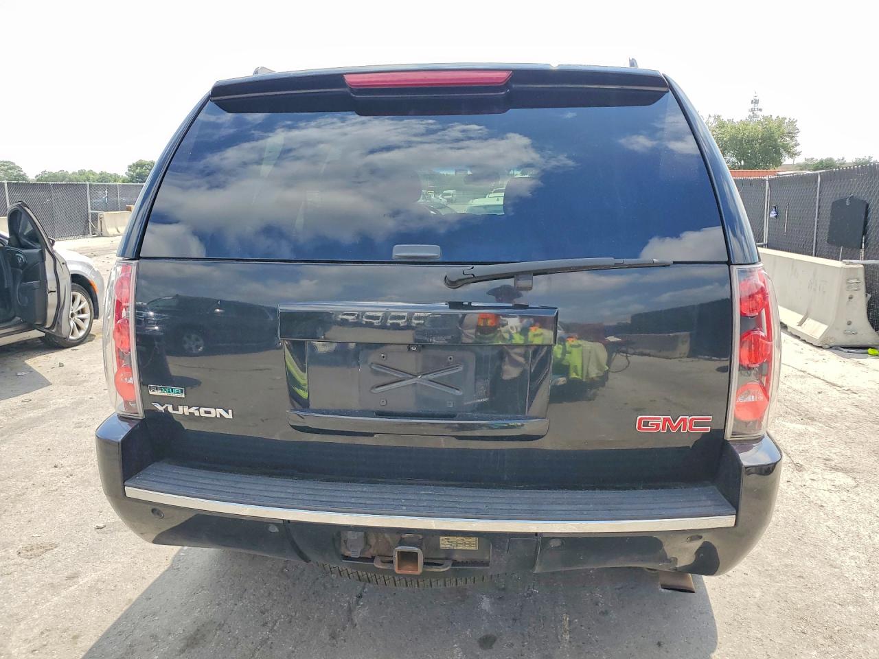2012 GMC YUKON