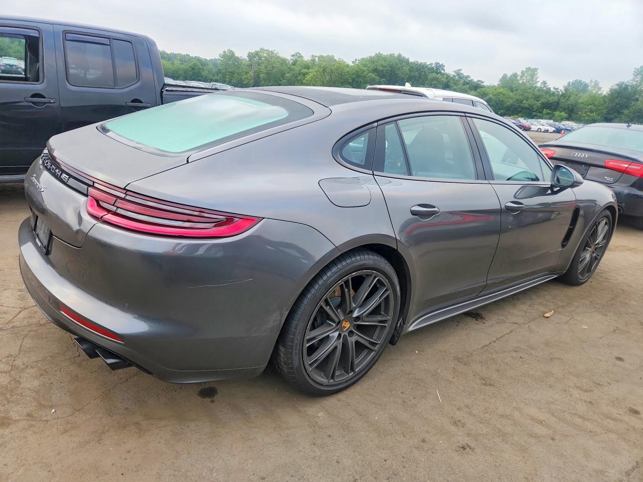 2018 PORSCHE PANAMERA