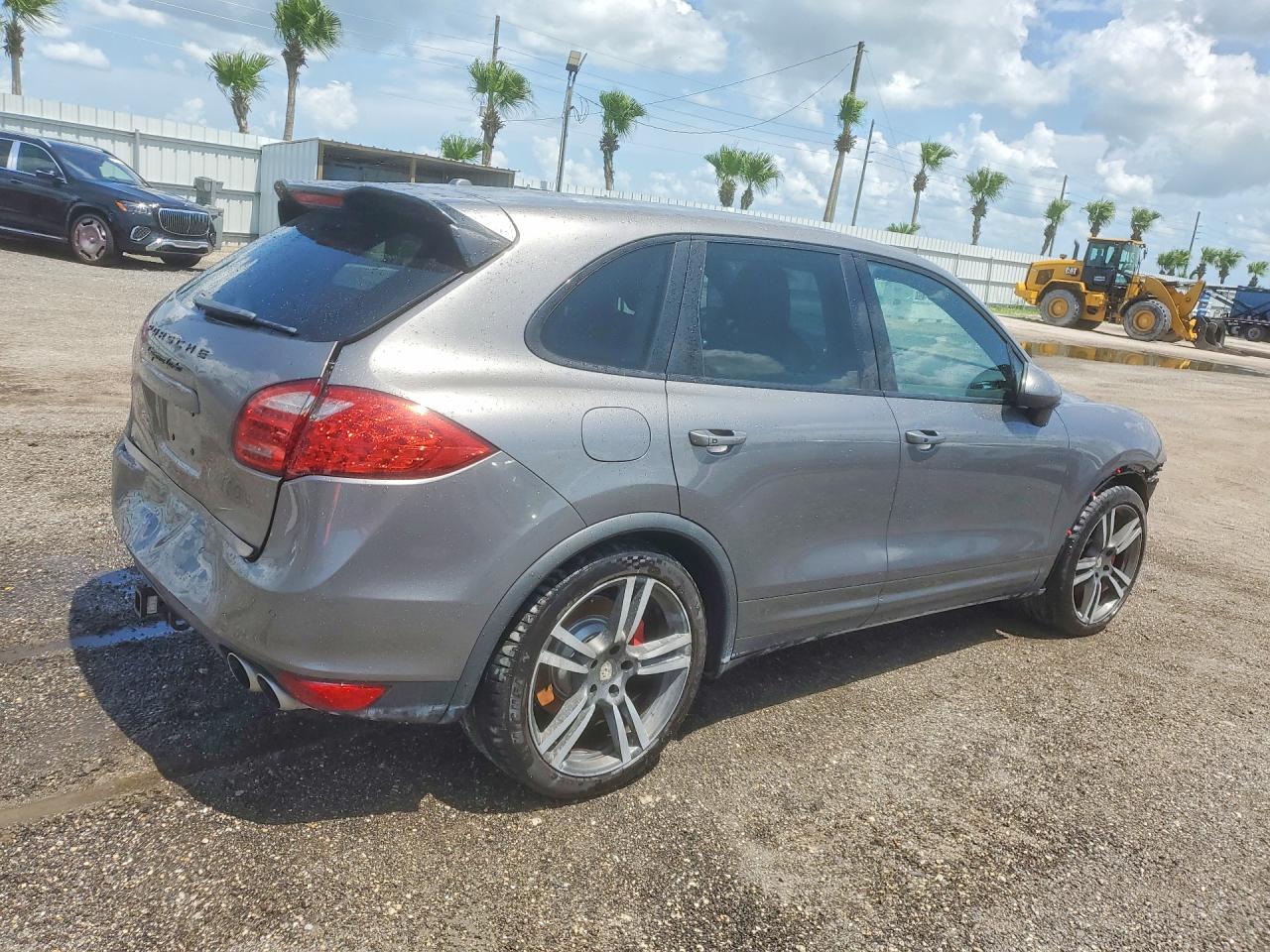 2011 PORSCHE CAYENNE