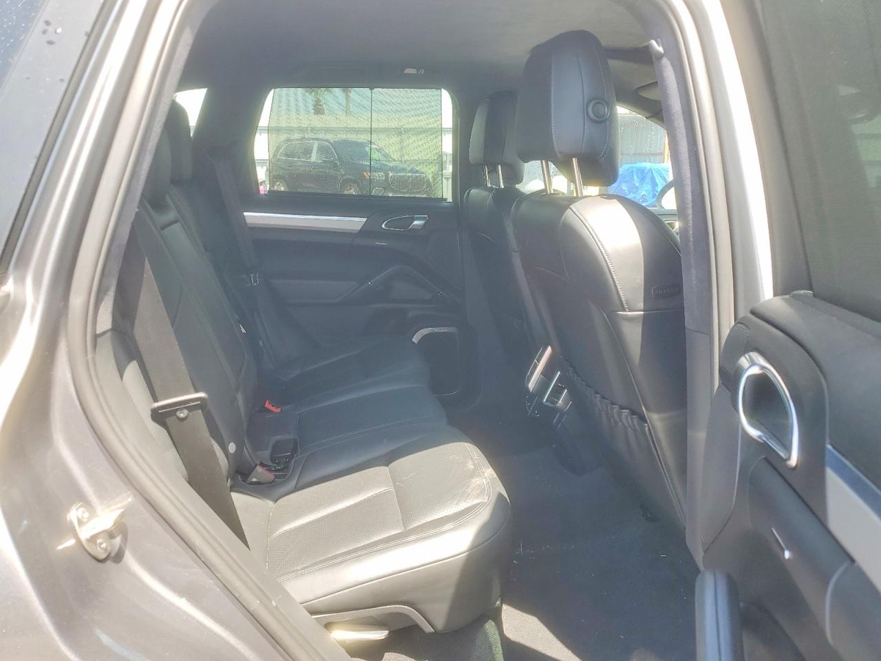 2011 PORSCHE CAYENNE
