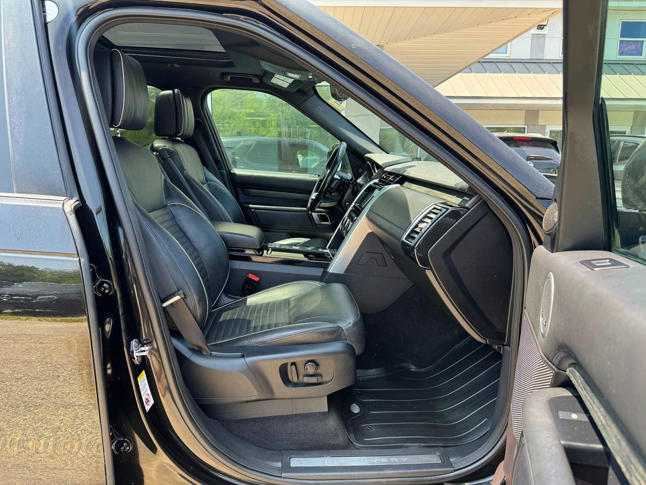 2017 LAND ROVER DISCOVERY