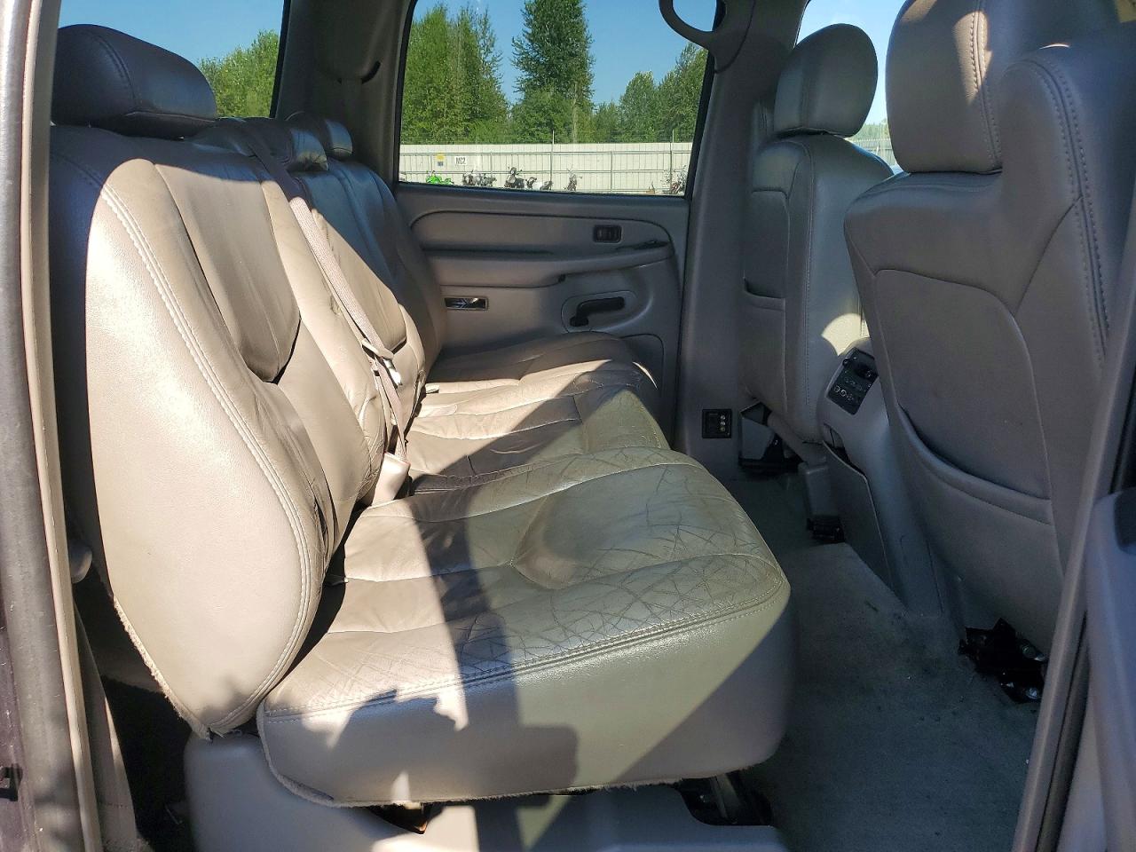 2004 CHEVROLET SUBURBAN