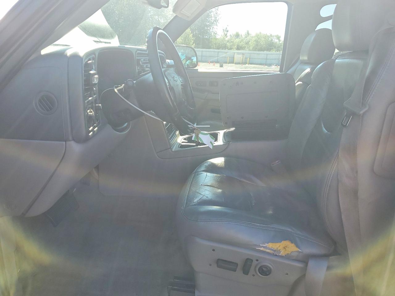 2004 CHEVROLET SUBURBAN