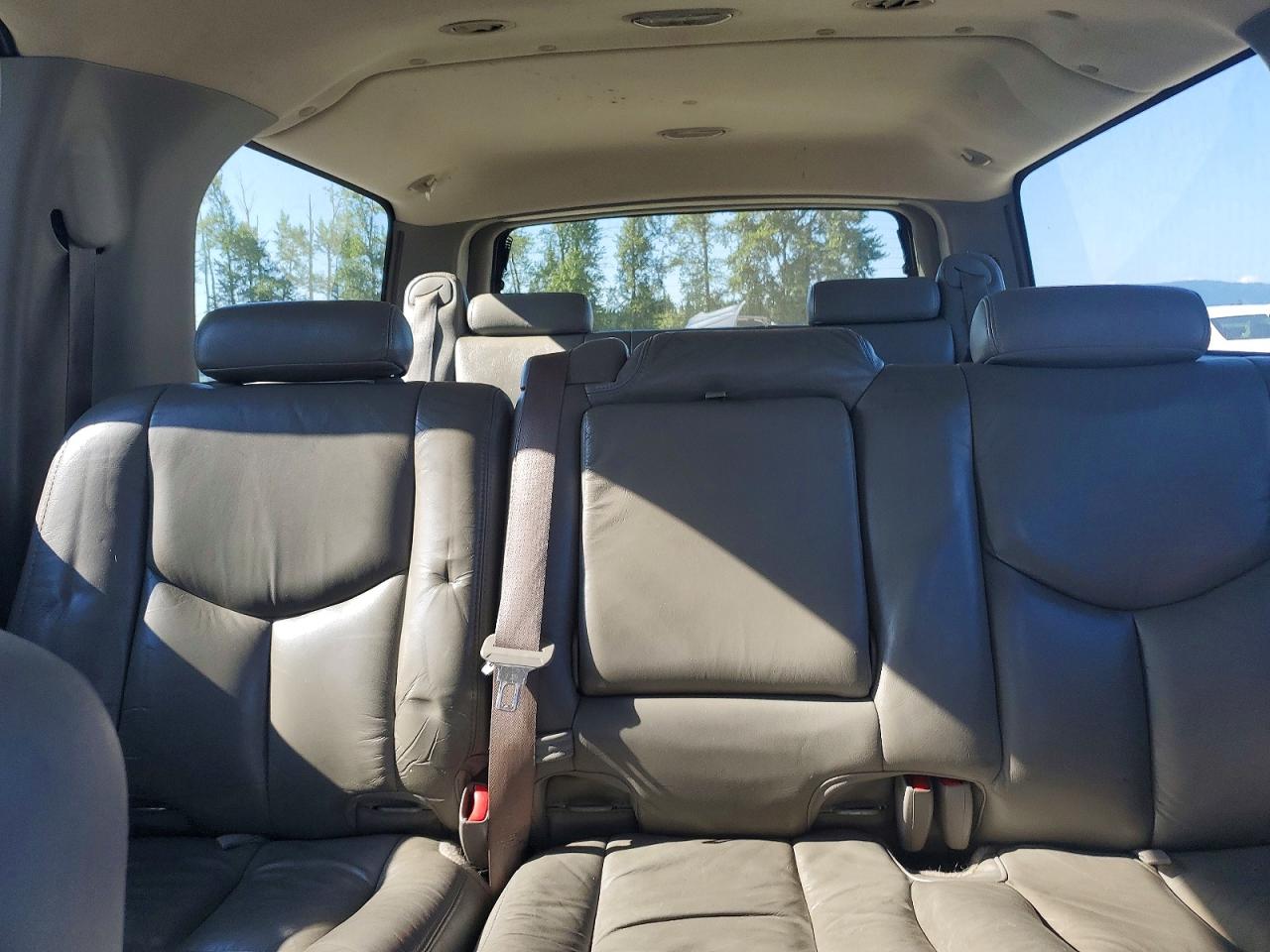 2004 CHEVROLET SUBURBAN
