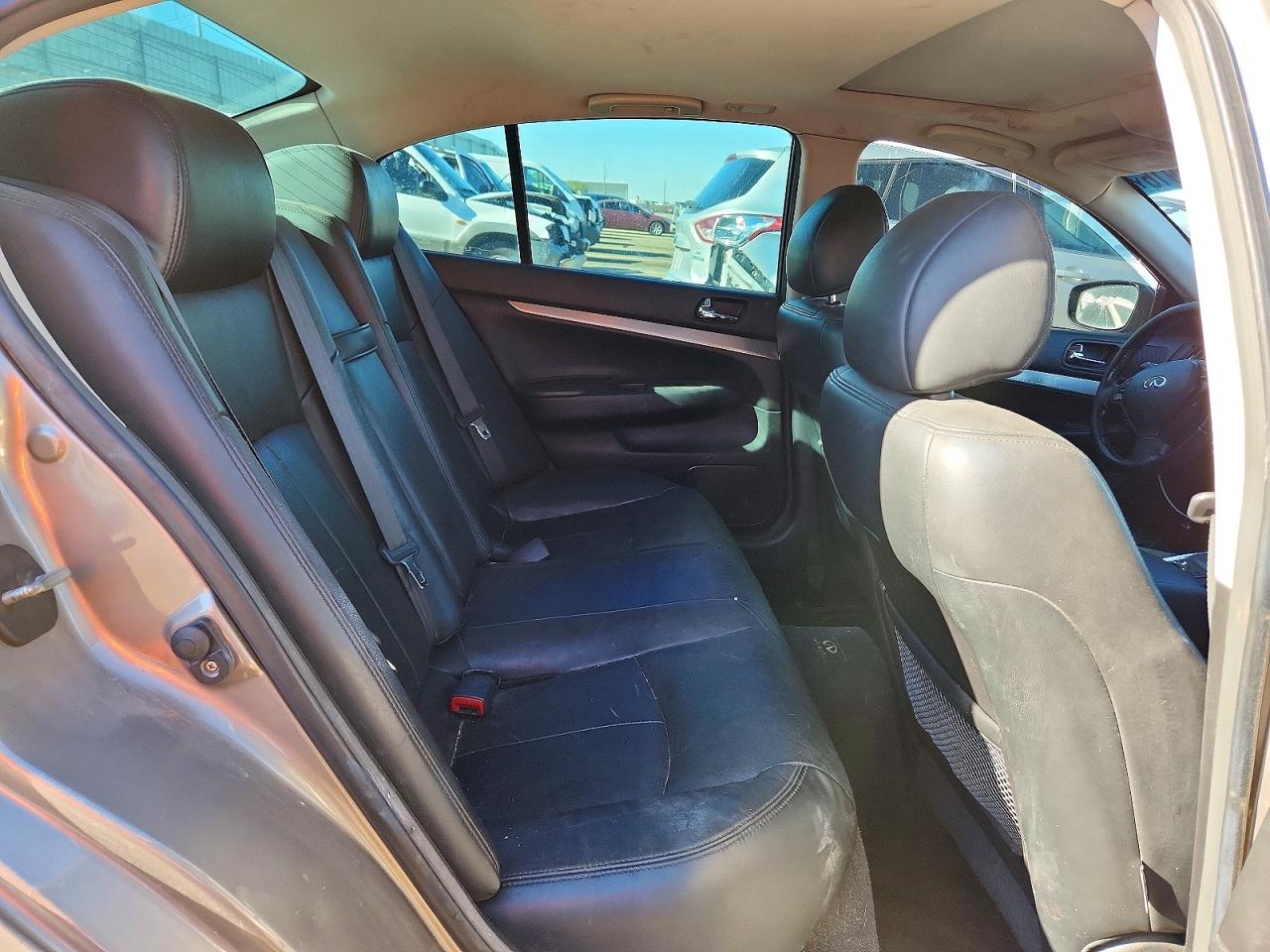 2013 INFINITI G37
