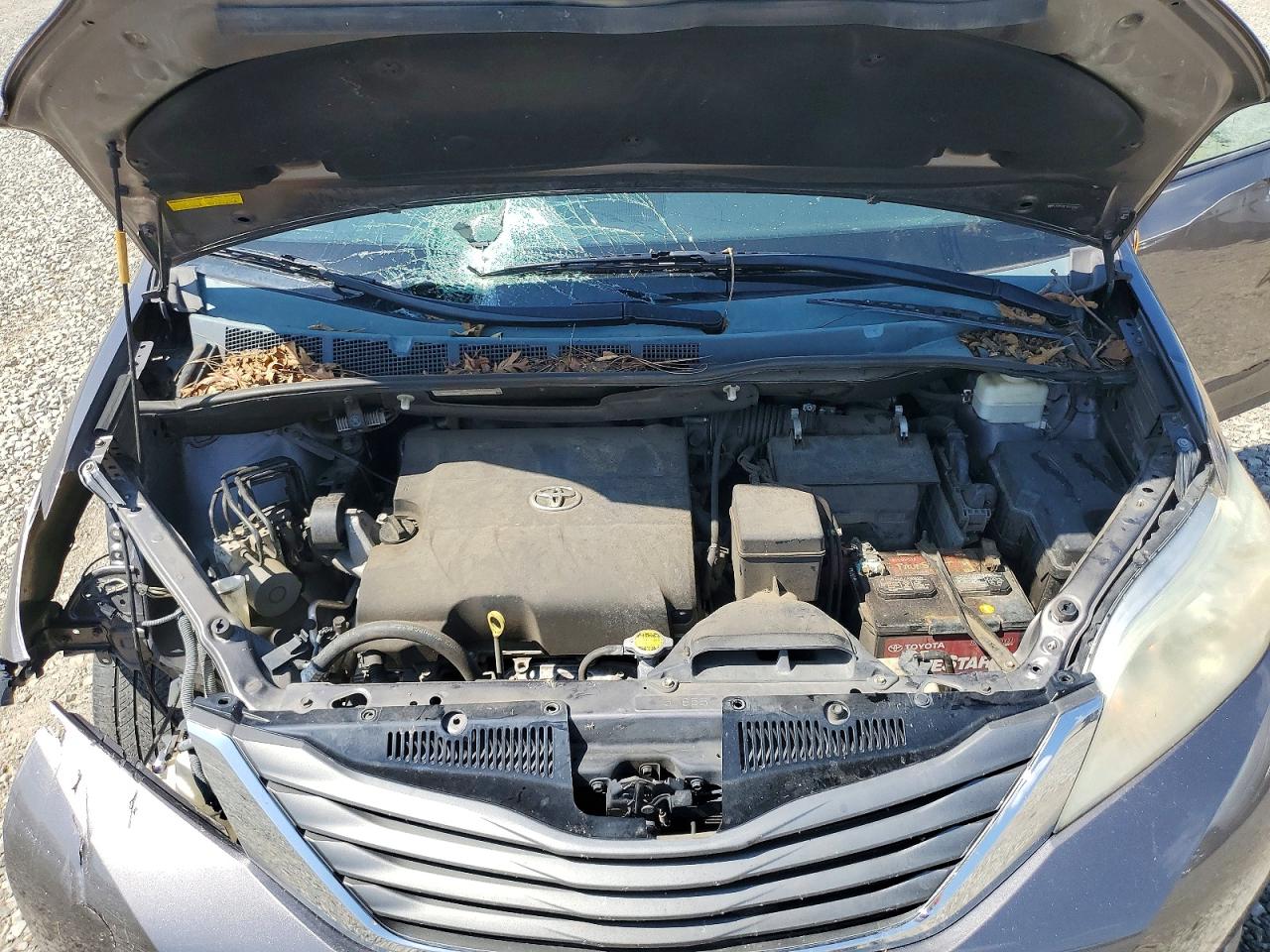 2013 TOYOTA SIENNA