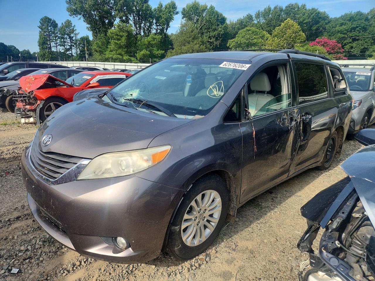 2013 TOYOTA SIENNA