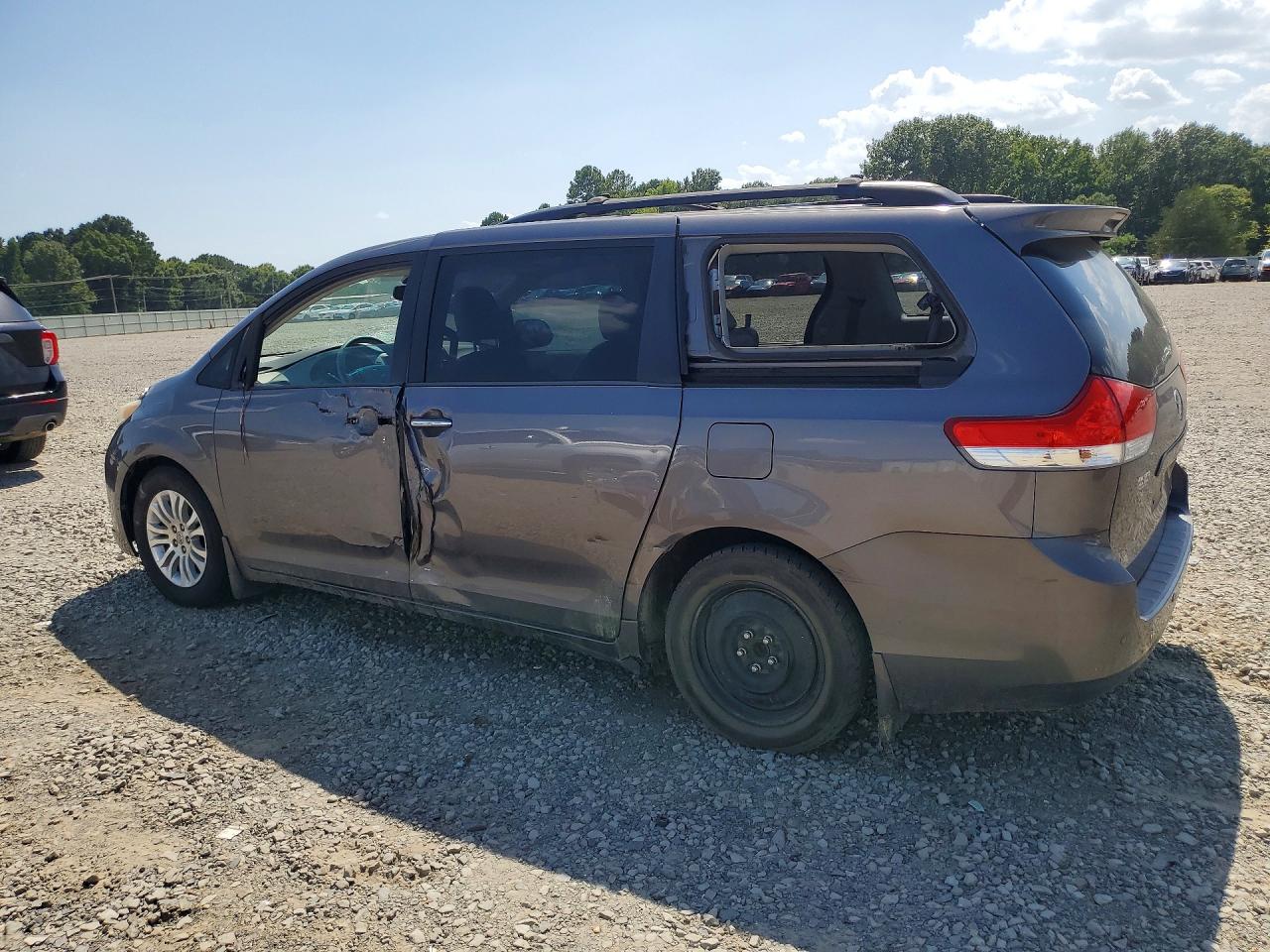 2013 TOYOTA SIENNA