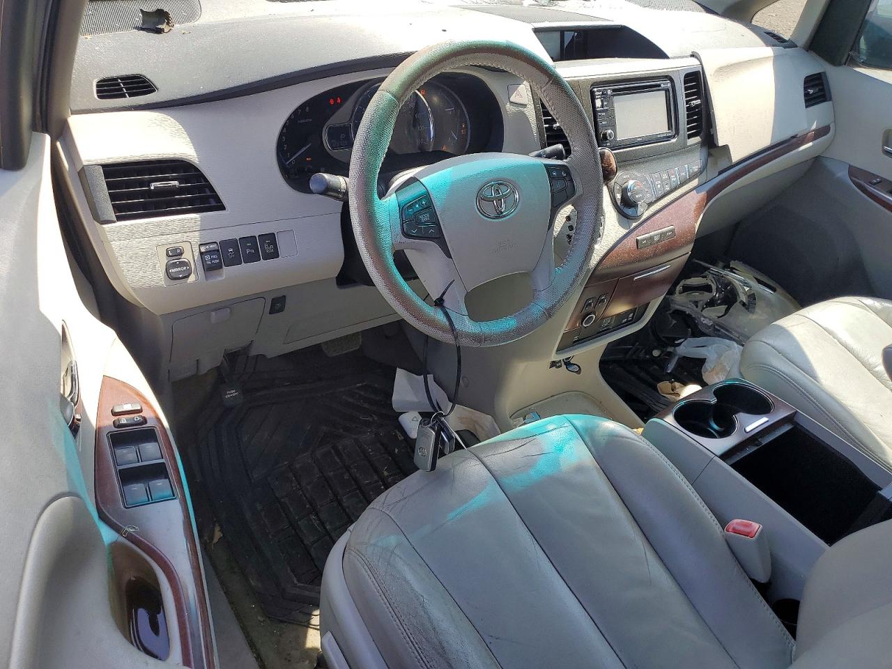 2013 TOYOTA SIENNA