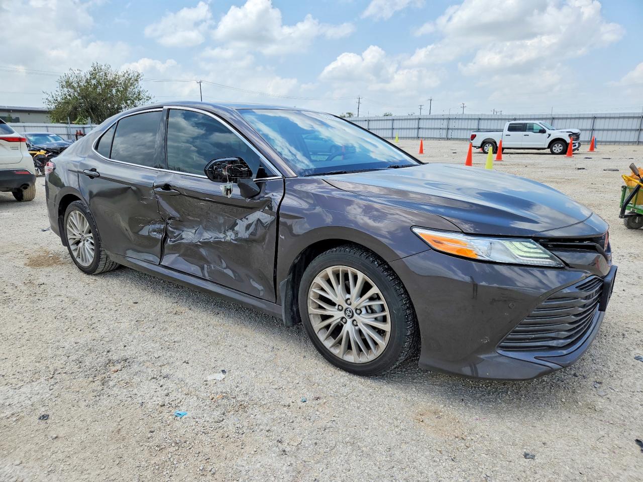 2018 TOYOTA CAMRY