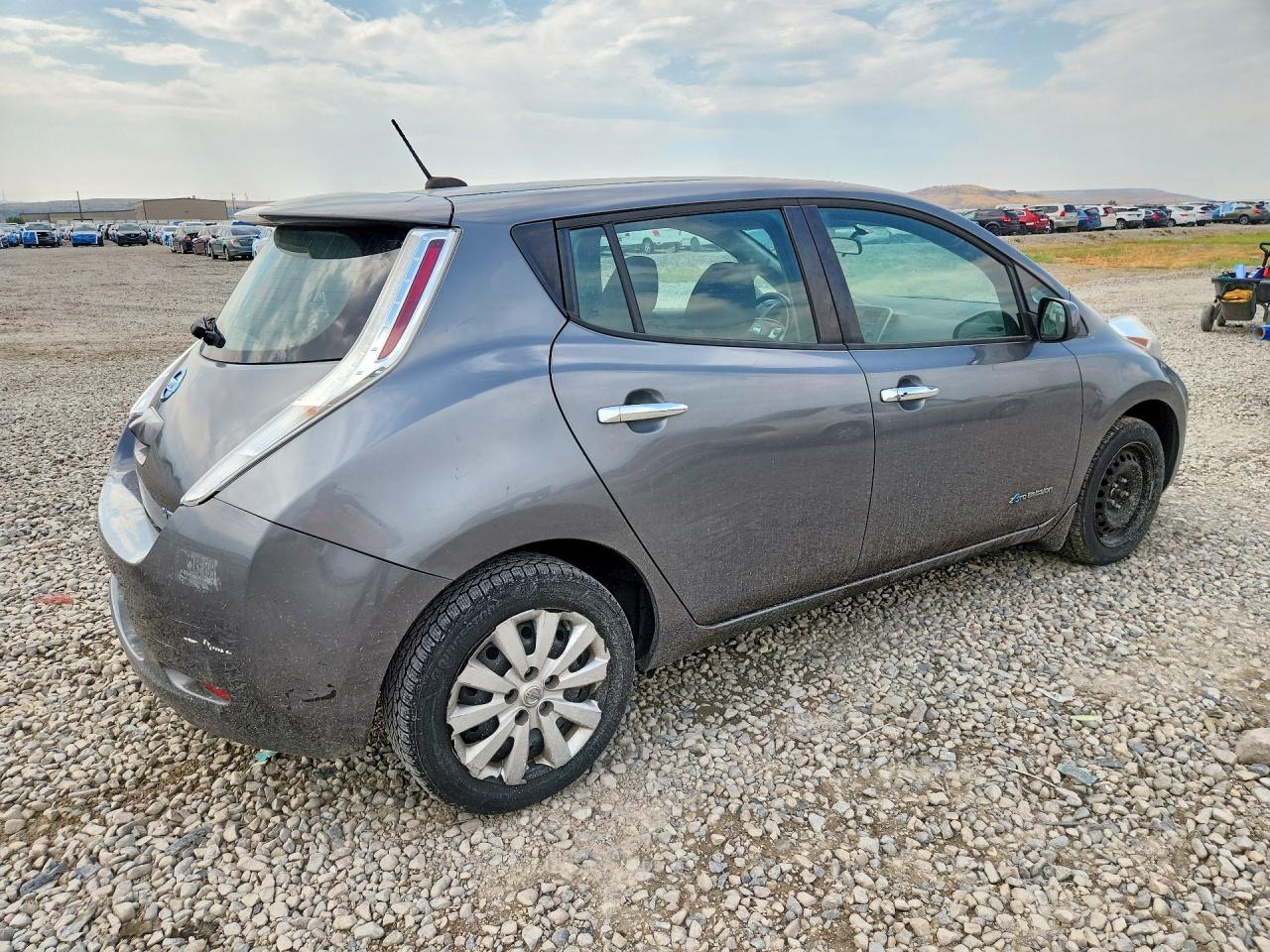 2016 NISSAN LEAF