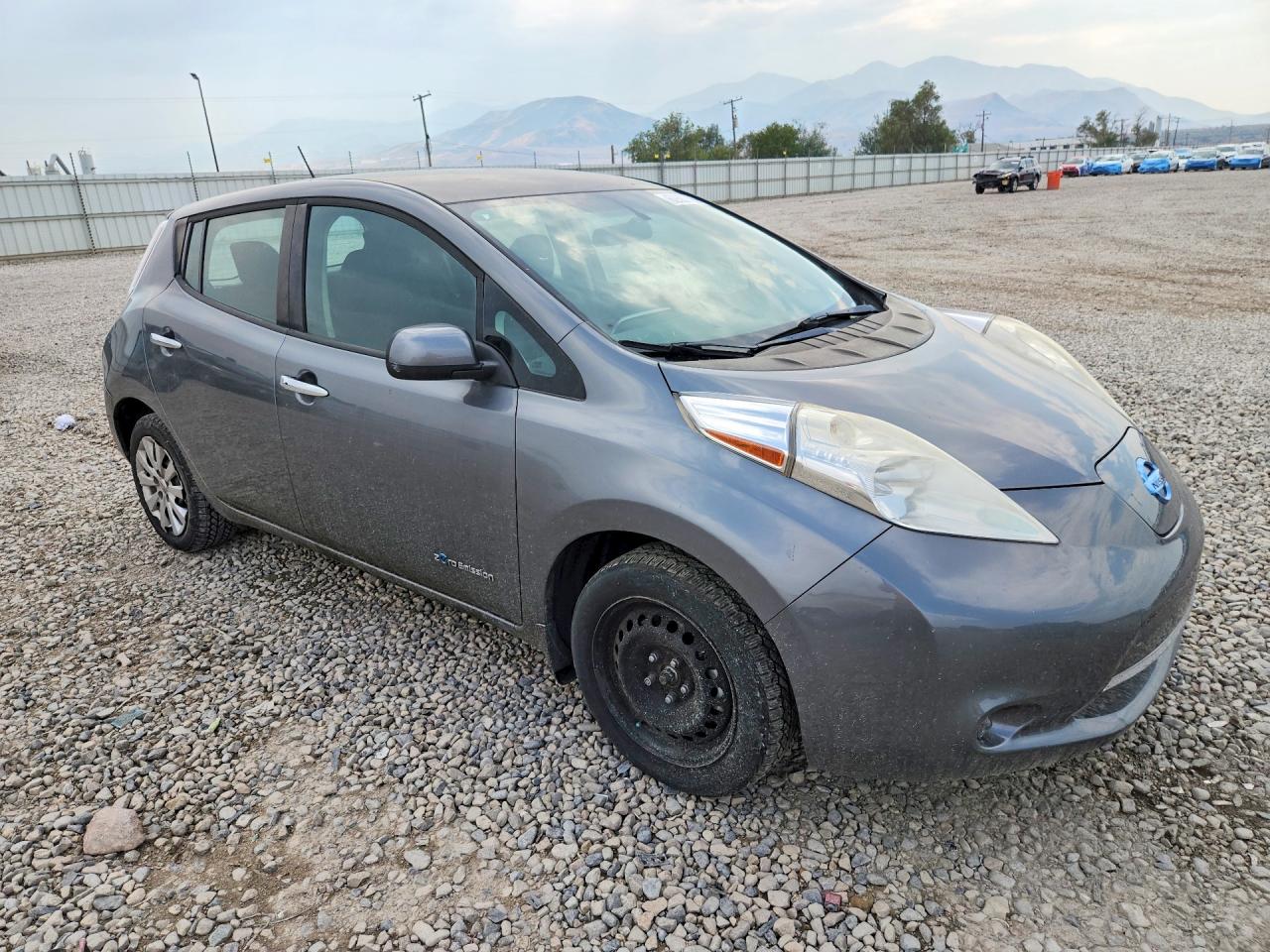2016 NISSAN LEAF