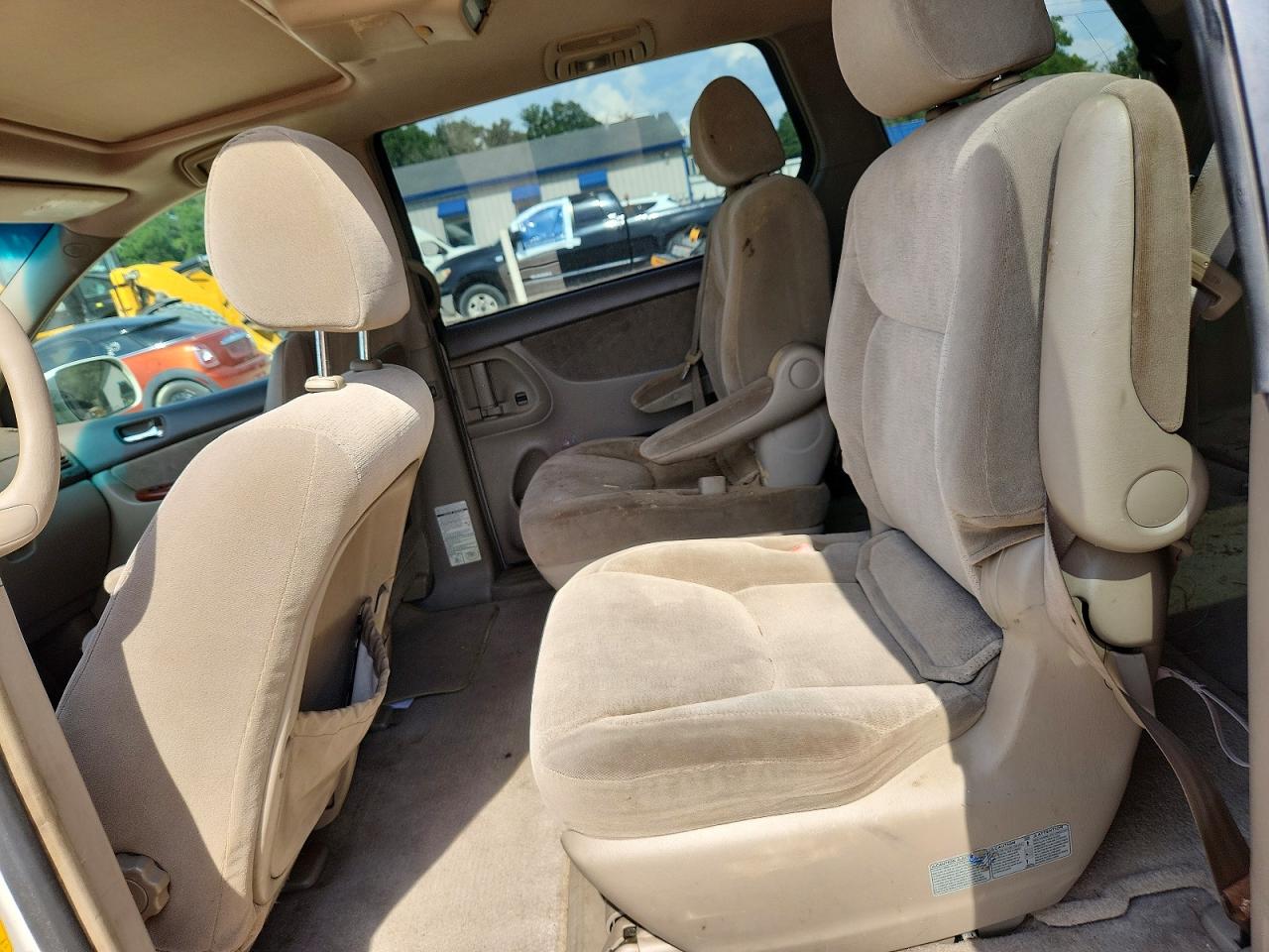 2004 TOYOTA SIENNA