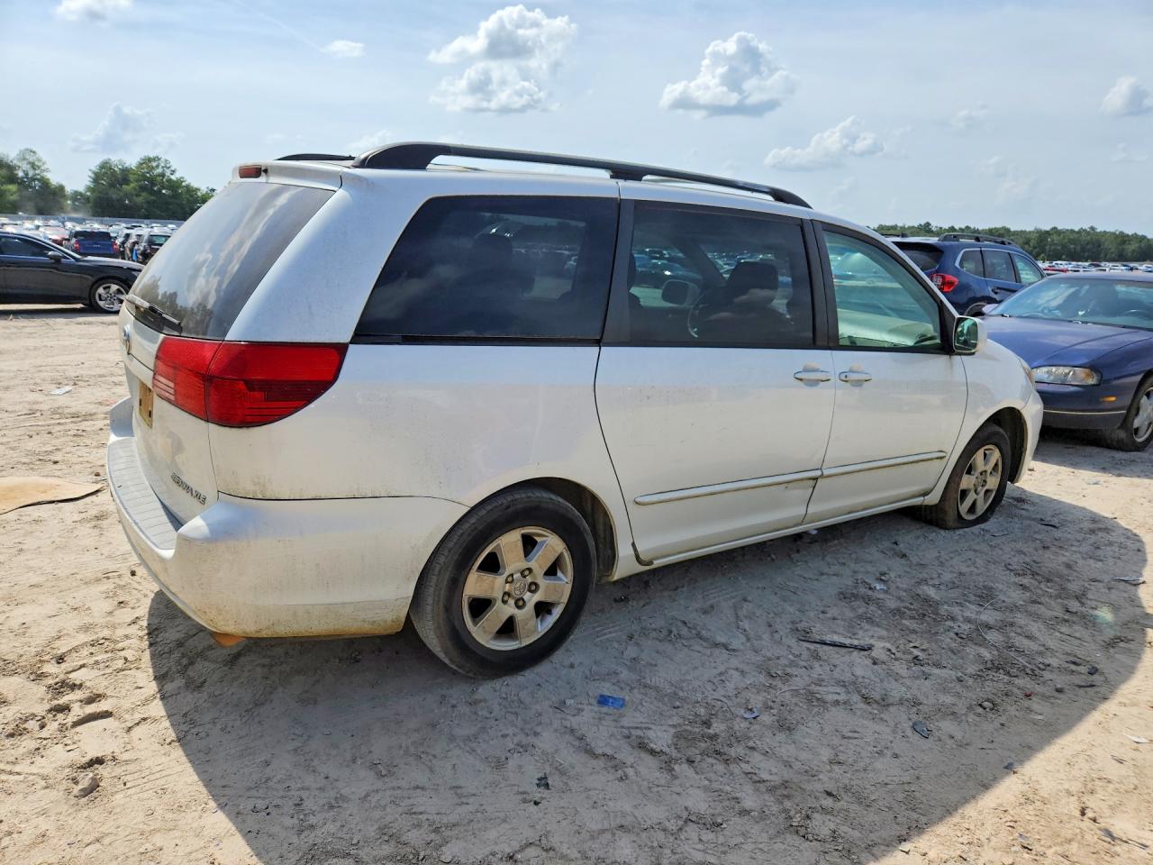 2004 TOYOTA SIENNA