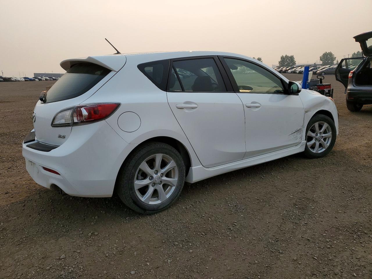 2011 MAZDA MAZDA3
