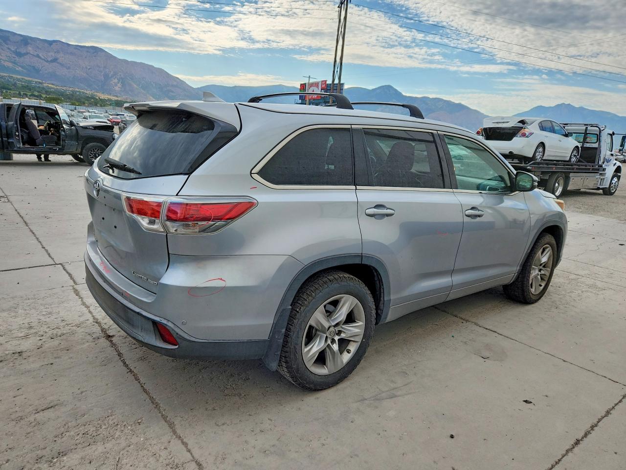 2014 TOYOTA HIGHLANDER