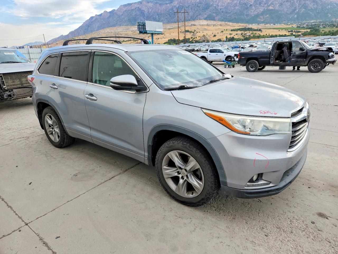 2014 TOYOTA HIGHLANDER