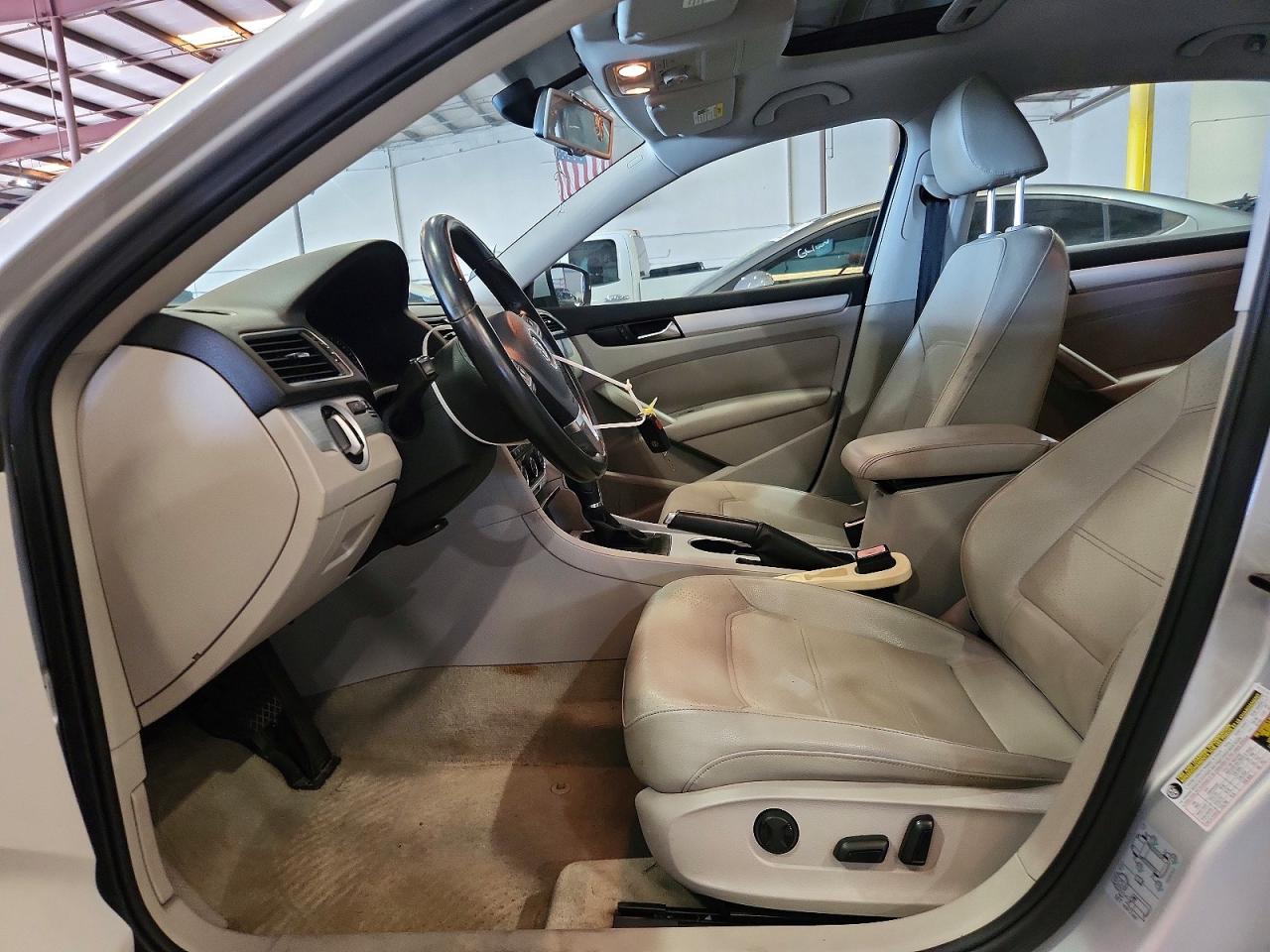 2013 VOLKSWAGEN PASSAT