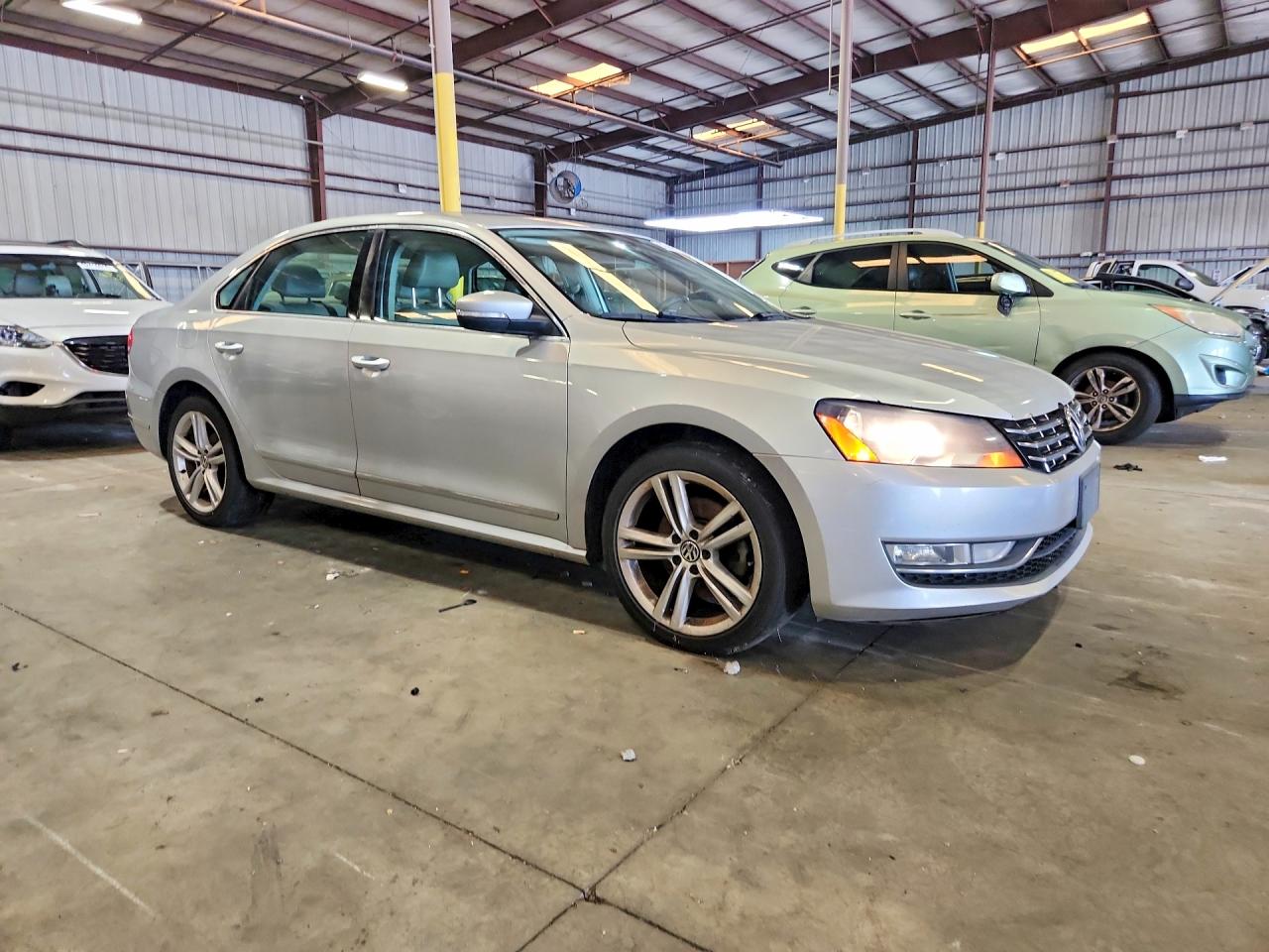 2013 VOLKSWAGEN PASSAT