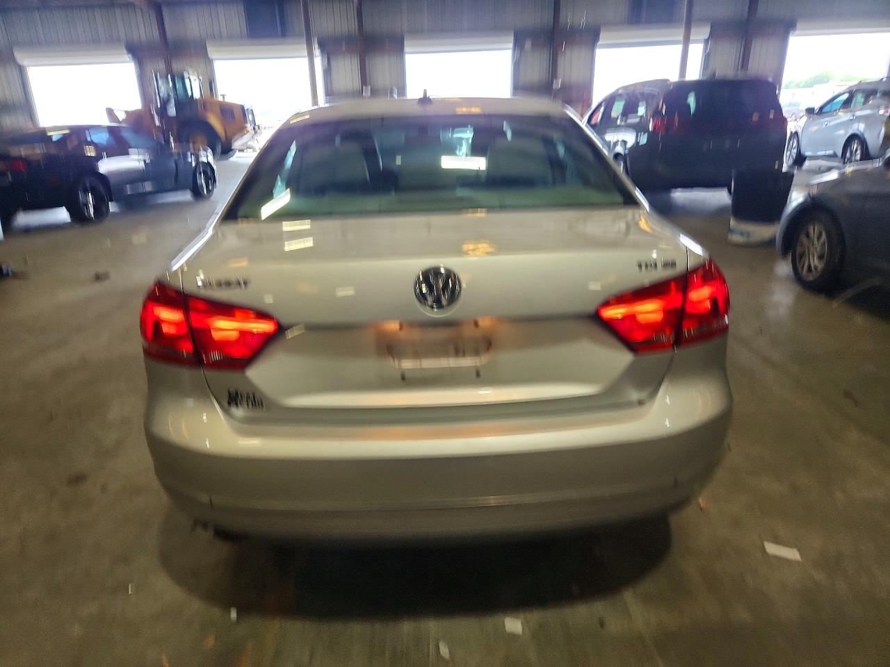 2013 VOLKSWAGEN PASSAT