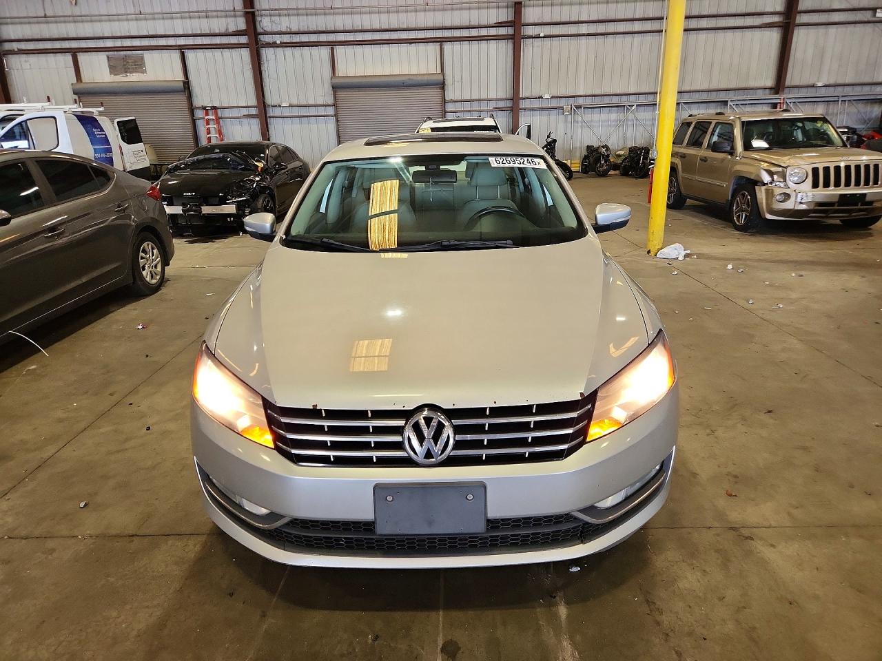 2013 VOLKSWAGEN PASSAT