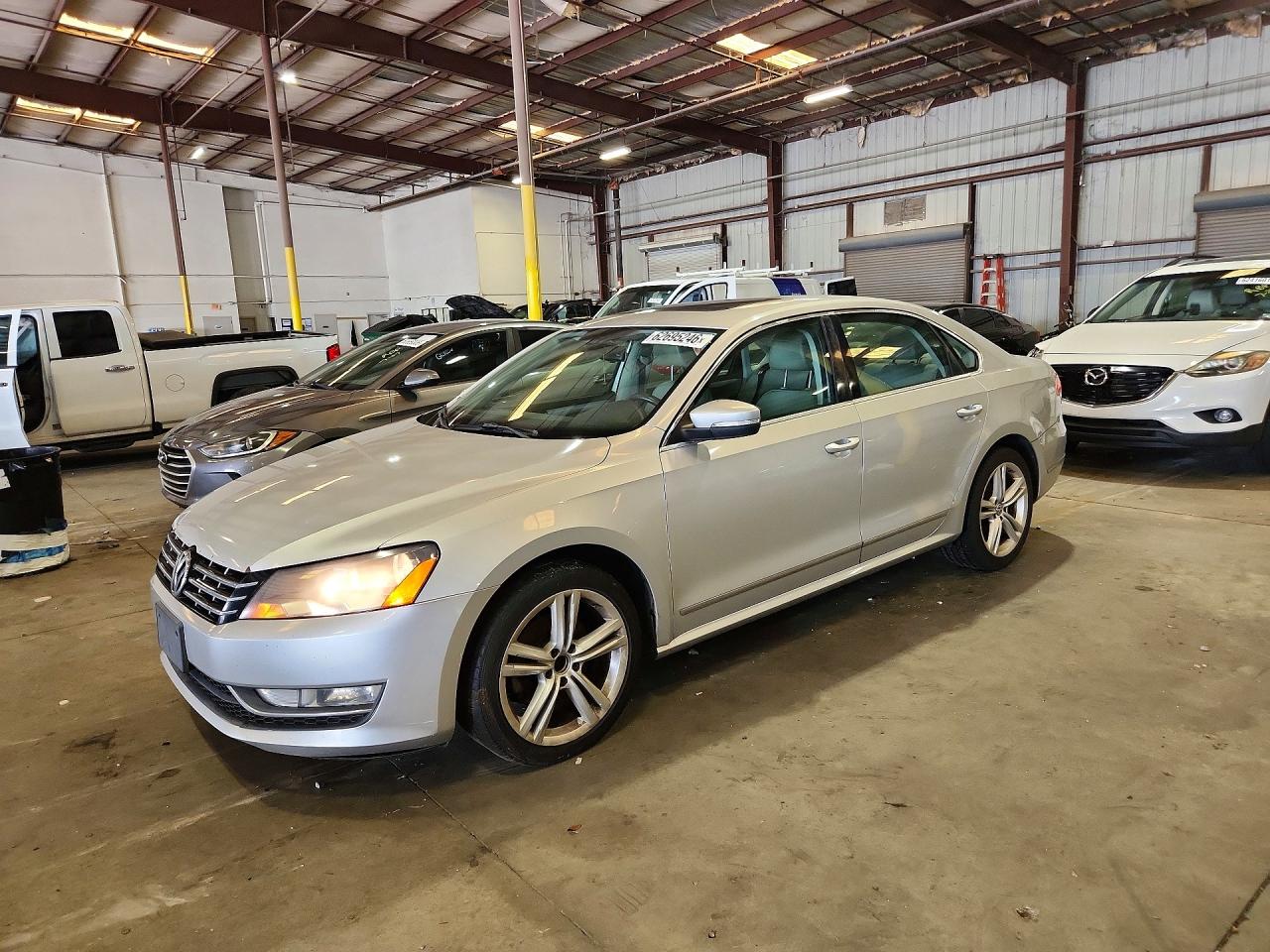 2013 VOLKSWAGEN PASSAT