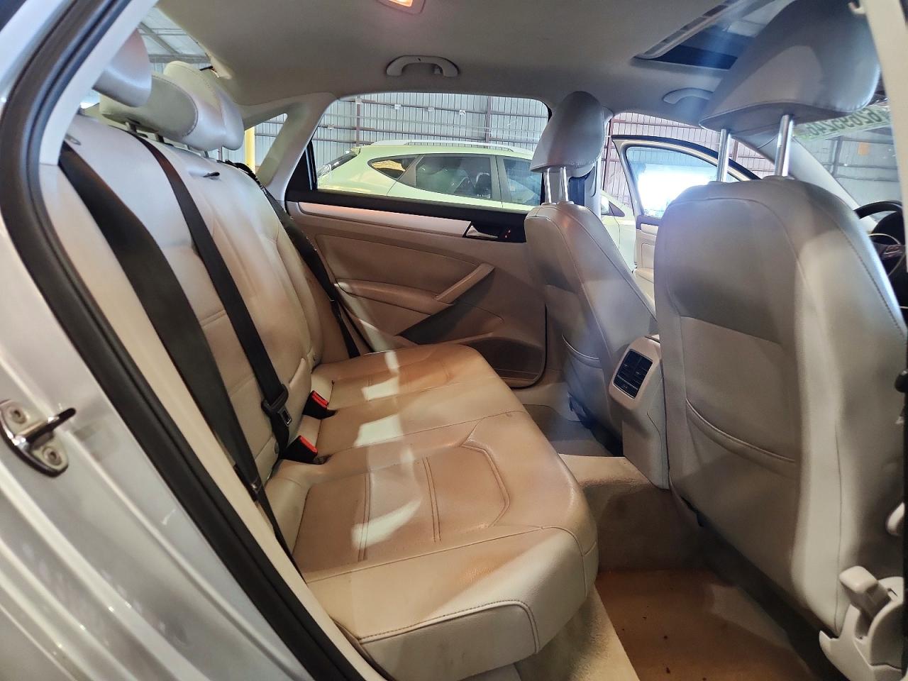 2013 VOLKSWAGEN PASSAT