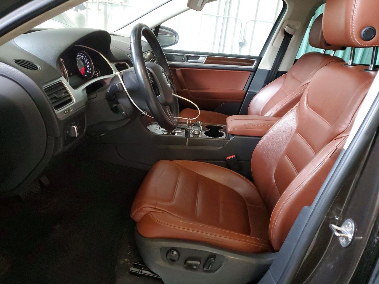 2015 VOLKSWAGEN TOUAREG