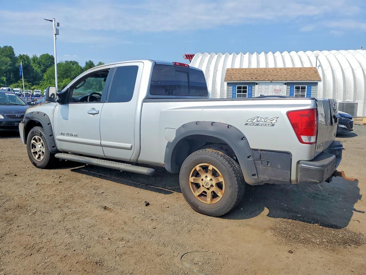 2005 NISSAN TITAN