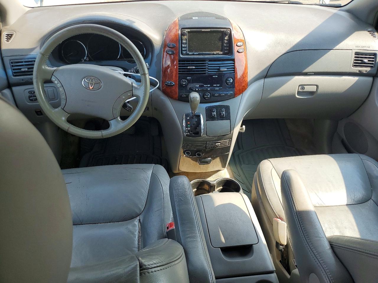 2010 TOYOTA SIENNA