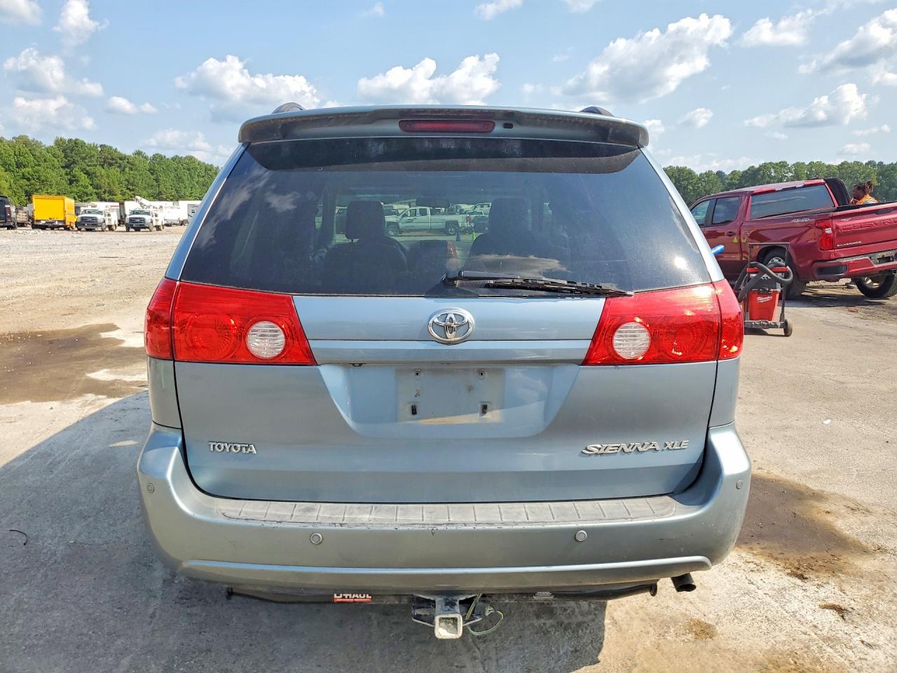 2010 TOYOTA SIENNA
