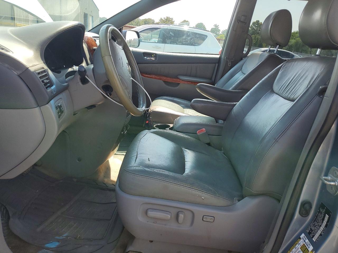 2010 TOYOTA SIENNA