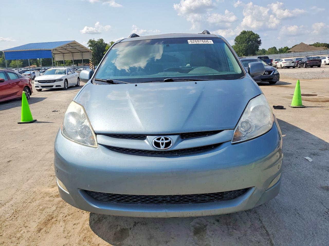 2010 TOYOTA SIENNA