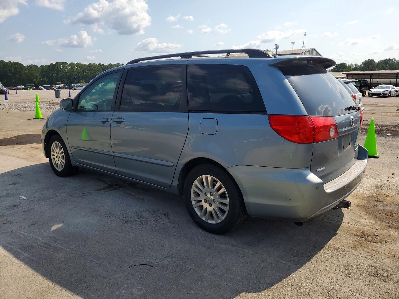 2010 TOYOTA SIENNA