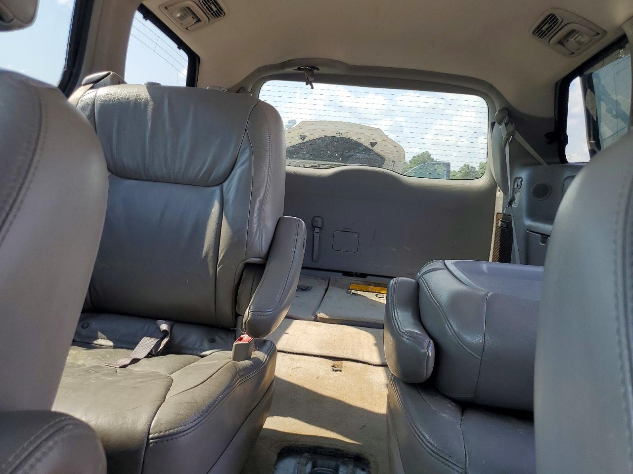 2010 TOYOTA SIENNA